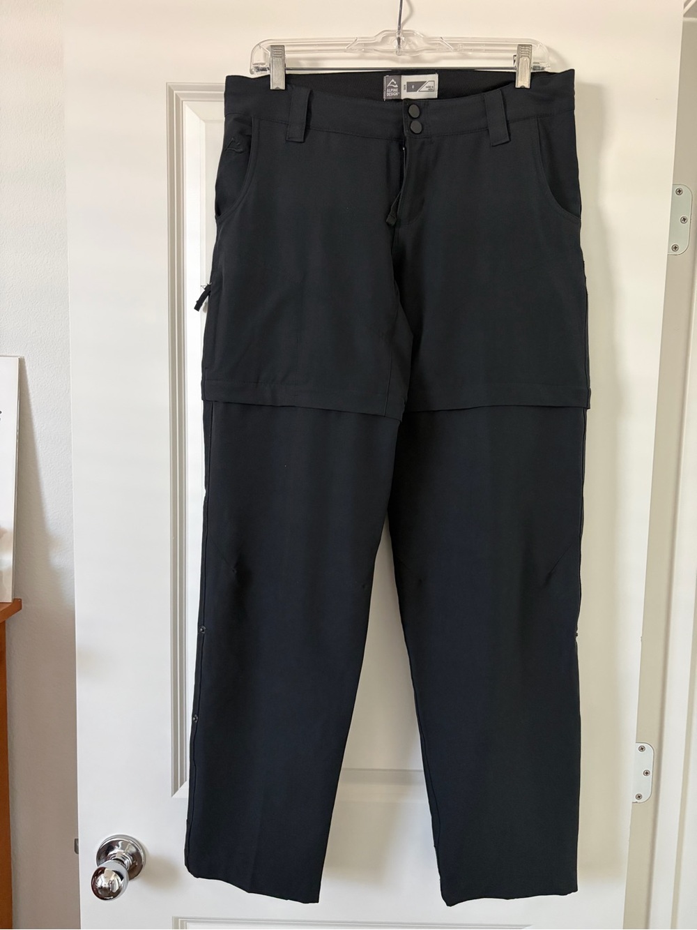 Women’s Alpine Black Convertible Cargo Hiking Pants size 8 EUC